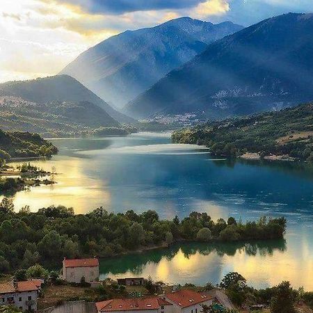 Casa Vacanze Al Castello Villetta Barrea Eksteriør billede