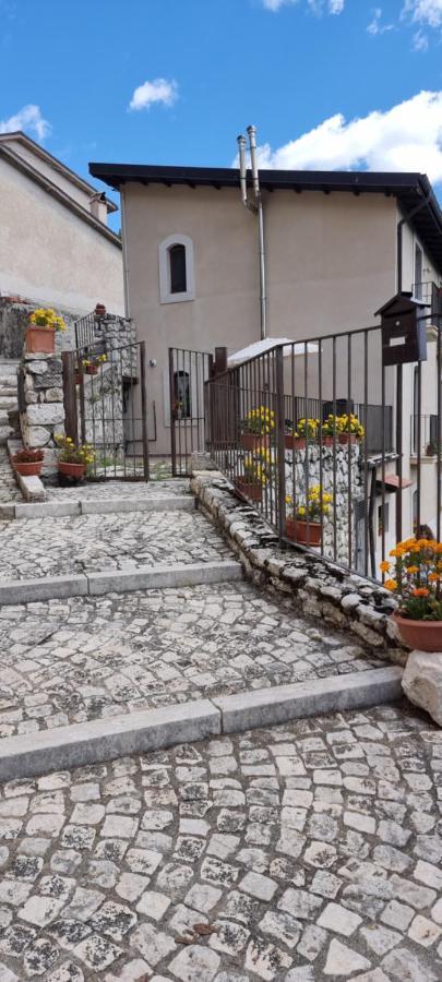 Casa Vacanze Al Castello Villetta Barrea Eksteriør billede