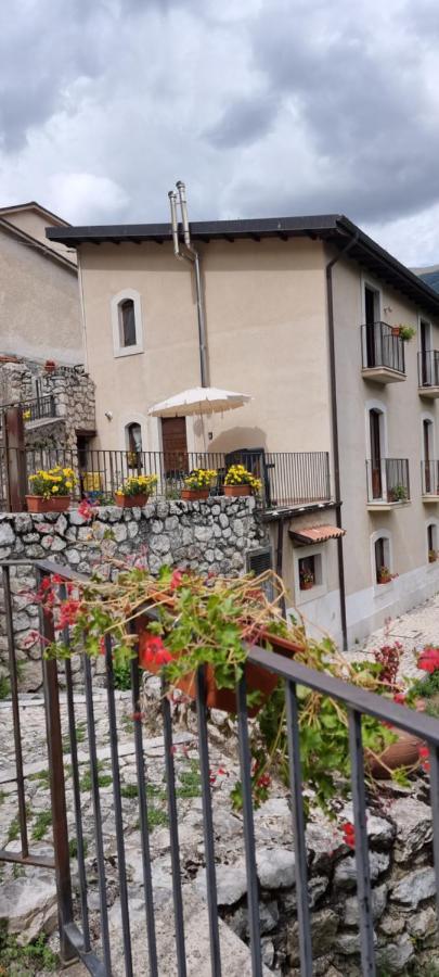 Casa Vacanze Al Castello Villetta Barrea Eksteriør billede